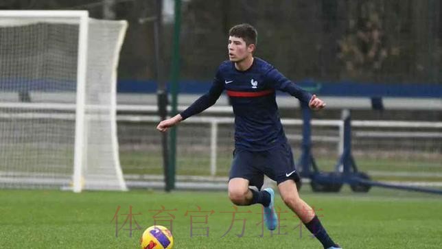 齐达内小儿子埃利亚兹本周在跟随皇马一队训练 齐达内小儿子埃利亚兹本周在跟随皇马一队训练